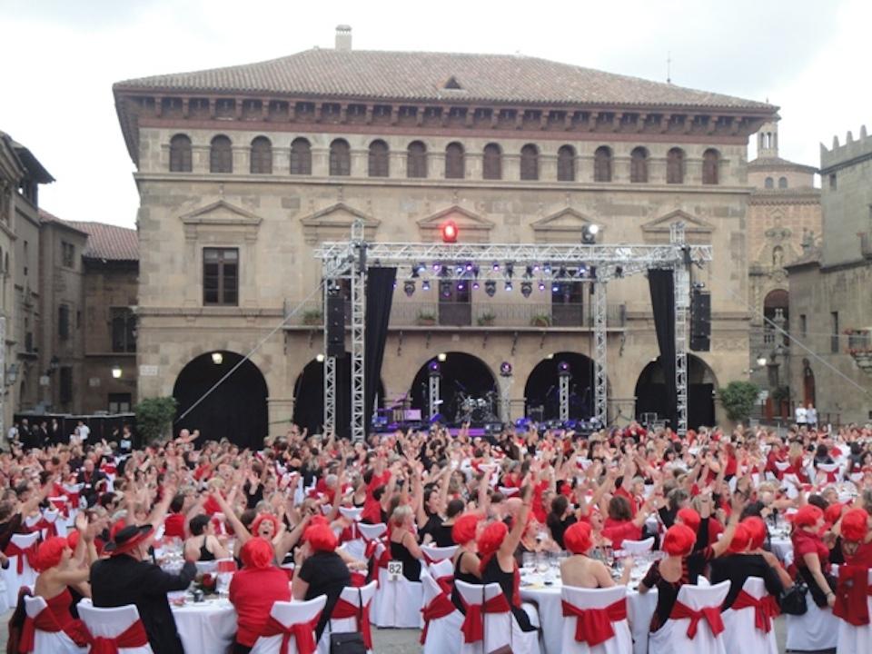 BARCELONE - 700 personnes